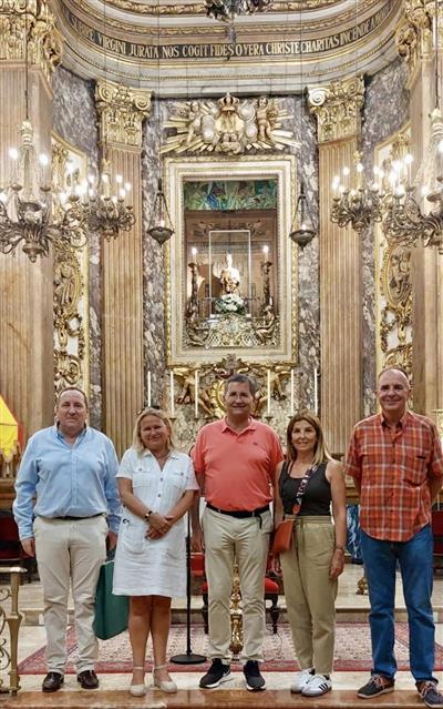 Visita del Jefe del Estado Mayor del Ejército de Tierra, General del Ejército D. Amador Enseñat y Berea, su esposa María Eva Martín